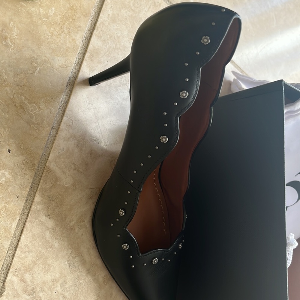 A beautiful black COACH shoe - Picture 8 of 11